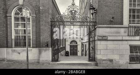 Porta a Adams House, Cambridge, Massachusetts, Stati Uniti Foto Stock