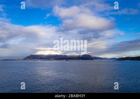 Viaggio con nave passeggeri da Alesund a Molde sul Mare di Norvegia Foto Stock