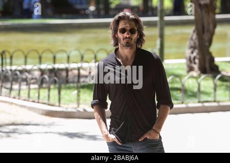 L'attore spagnolo Yon Gonzalez si pone durante la prima del film `Matar el Tiempo´ a Madrid, Spagna. 27 maggio 2015. (ALTERPHOTOS/Victor Blanco) Foto Stock