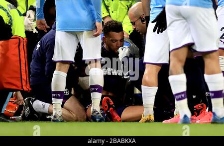 Ryan Fredericks di West Ham United è trattato per un infortunio Foto Stock