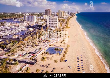 Fort Lauderdale, Florida, Stati Uniti. 24 Marzo 2020. Spiagge della Florida ordinate chiuse dal governatore su DeSantis nel tentativo di fermare la diffusione del COVID-19. Credit: Roger Edelman/ZUMA Wire/ZUMAPRESS.com/Alamy Live News Foto Stock