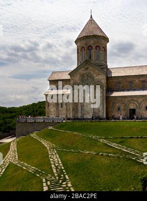 6 luglio 2019 - Bodbe, Georgia - il Monastero di San Nino a Bodbe è una chiesa ortodossa georgiana e altri edifici sacri vicino a Sighnaghi, Kakheti, G. Foto Stock