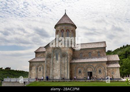 6 luglio 2019 - Bodbe, Georgia - il Monastero di San Nino a Bodbe è una chiesa ortodossa georgiana e altri edifici sacri vicino a Sighnaghi, Kakheti, G. Foto Stock