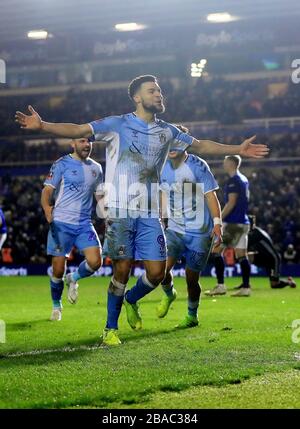 Maxime Biamou di Coventry City festeggia il secondo obiettivo del gioco Foto Stock