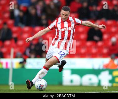 James Chester di Stoke City durante la partita del Campionato Sky Bet allo stadio bet365 Foto Stock