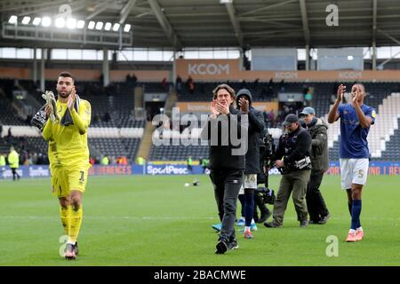 Il manager di Brentford Thomas Frank festeggia dopo la partita Foto Stock