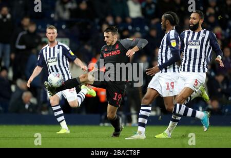 Lee Gregory (centro) di Stoke City in azione Foto Stock