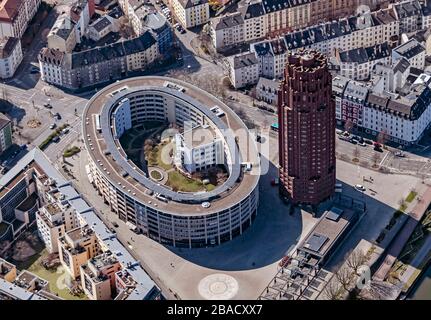 26 marzo 2020, Hessen, Francoforte sul meno: Un complesso di uffici (l) e un hotel a Walther-von Cronberg-Platz, presi come fotografia aerea da un aereo. Foto: Ponte degli Uli/dpa Foto Stock