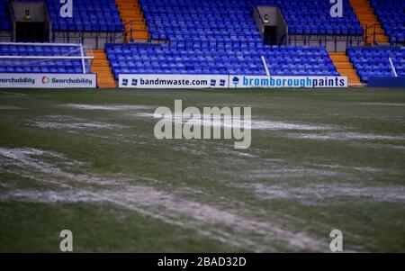 Il campo di Prenton Park dopo la partita di Liverpool contro il Manchester United è stato chiamato a causa di un campo di acqua loggata. Anche i Trymere Rovers devono giocare a Watford nella fa Cup a questo campo martedì. Foto Stock