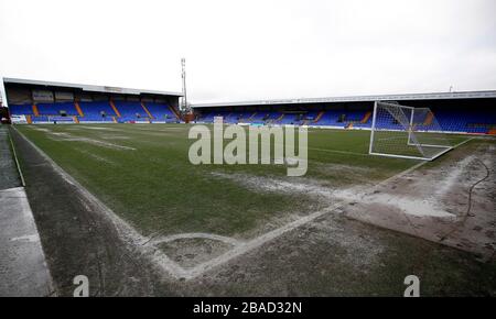 Il campo di Prenton Park dopo la partita di Liverpool contro il Manchester United è stato chiamato a causa di un campo di acqua loggata. Anche i Trymere Rovers devono giocare a Watford nella fa Cup a questo campo martedì. Foto Stock