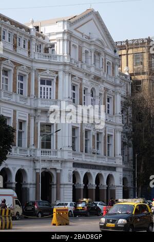 Edificio dell'esercito e della marina nell'area di Kala Ghoda, Fort, Mumbai, India Foto Stock