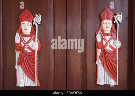 San Biagio, la porta della chiesa cattolica di San Biagio a Gandaulim, Goa, India Foto Stock