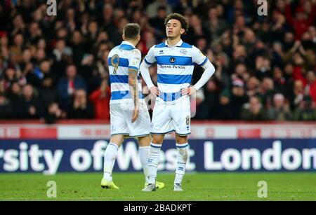 Jordan Hugill (a sinistra) e Luke Amos reagiscono dopo il fischio finale del Queens Park Rangers Foto Stock