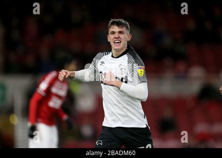 Jason Knight (a sinistra) della Derby County celebra il primo obiettivo del gioco del suo fianco Foto Stock