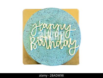 Torta al cioccolato alla menta con testo di buon compleanno. Isolato su sfondo bianco Foto Stock