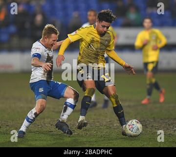 Callum o'Hare (a destra) di Coventry City battaglie per la palla Foto Stock