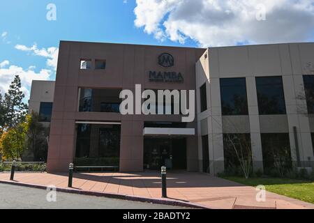 Vista generale della segnaletica fuori dalla Mamba Sports Academy, giovedì 26 marzo 2020, in Thousand Oaks, Calif. Kobe Bryant e la figlia Gianna Bryant, stavano andando al complesso sportivo quando domenica 26 gennaio 2020, Erano tra le persone uccise in un incidente in elicottero quando un elicottero Sikorsky S-76B, pilotato da Ara Zobayan, si schiantò intorno a 30 miglia a nord-ovest del centro di Los Angeles, sulla rotta dall'Aeroporto John Wayne all'Aeroporto di Camarillo. (Foto di IOS/Espa-Images) Foto Stock