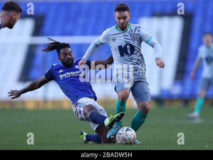 Jacques Maghoma di Birmingham City e Adam Armstrong di Blackburn Rovers durante la partita di fa Cup Third Round al St Andrew's Trillion Trophy Stadium Foto Stock