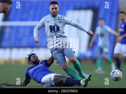 Jacques Maghoma di Birmingham City e Adam Armstrong di Blackburn Rovers durante la partita di fa Cup Third Round al St Andrew's Trillion Trophy Stadium Foto Stock