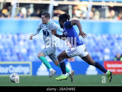Jacques Maghoma di Birmingham City e Joe Rothwell di Blackburn Rovers durante la partita di fa Cup Third Round al St Andrew's Trillion Trophy Stadium Foto Stock