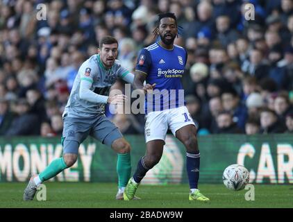 Jacques Maghoma di Birmingham City e Joe Rothwell di Blackburn Rovers durante la partita di fa Cup Third Round al St Andrew's Trillion Trophy Stadium Foto Stock
