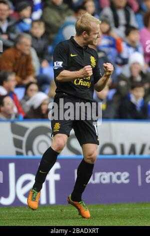 Steven Naismith di Everton celebra il suo obiettivo Foto Stock