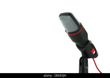 microfono nero e rosso isolato su bianco Foto Stock