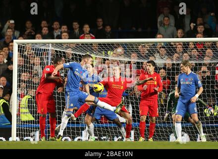 Gary Cahill di Chelsea (seconda a sinistra) ha un tentativo di gol Foto Stock