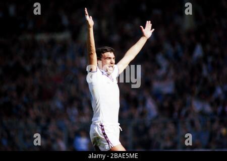 Il Trevor Brooking di West Ham United celebra il raggiungimento del traguardo Foto Stock