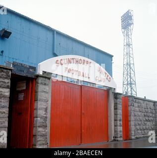 Vista generale dell'ingresso principale dell'Old Showground, sede dello Scunthorpe United Foto Stock