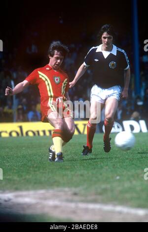 Brian Flynn, Galles (l) e George Burley, Scozia (r) Foto Stock