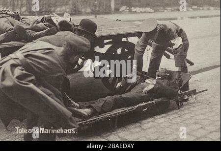 Street Fighting a Berlino durante la rivoluzione di gennaio. Germania. 1919 Foto Stock