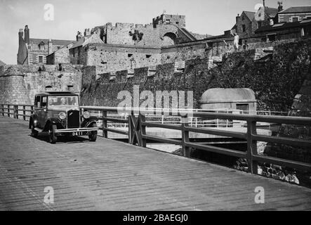 1932 Austin 12/4 berlina. Castello angolo Guernsey Foto Stock