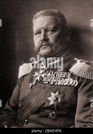 Paul von Hindenburg (1847 – 1934) fu un generale e statista tedesco che comandò l'esercito imperiale tedesco durante la prima guerra mondiale e successivamente divenne Presi Foto Stock