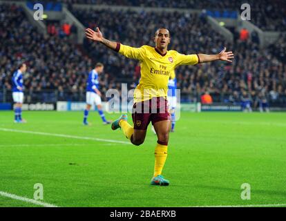 Theo Walcott dell'Arsenal celebra il primo goal Foto Stock