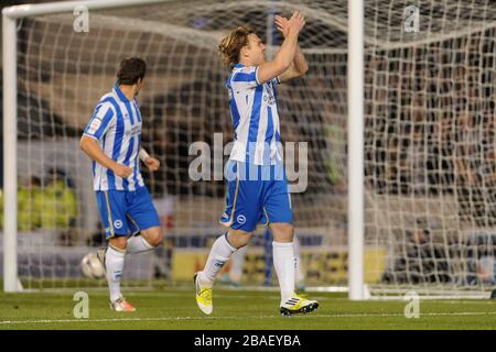 Craig Mackail-Smith di Brighton & Hove Albion celebra il suo obiettivo Foto Stock