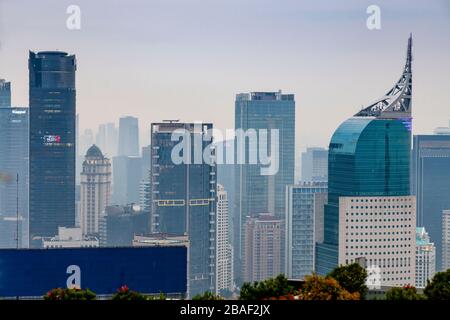 Una vista elevata dello Skyline di Jakarta, Jakarta, Indonesia. Foto Stock