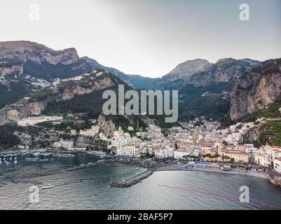 Costiera Amalfitana Italia paesaggio acrobatico Foto Stock