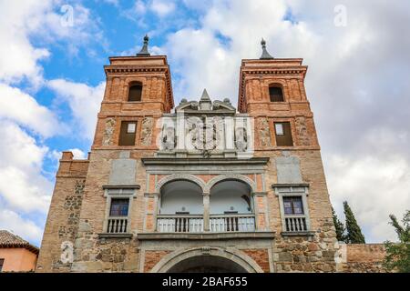 Foto a basso angolo della famosa Puerta del Cambron a Toledo, Spagna Foto Stock