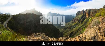 Impressionante paesaggio vulcanico a Tenerife isola, montagne Masca, Canarie, Spagna. Foto Stock