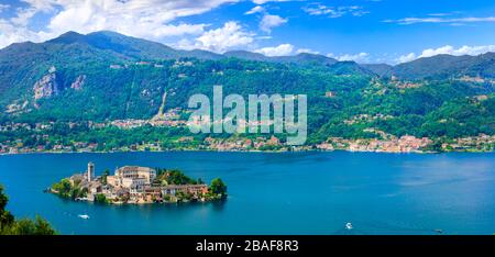 Bella Orta San Giulio villaggio e lago, regione Piemonte, Italia. Foto Stock