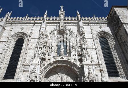 9 marzo 2020, Lisbona, Portogallo: Il monastero e i chiostri del Mosteiro dos JerÃ³nimos nella parrocchia di BelÃ©m di Lisbona, Portogallo, sono imponenti opere di architettura Manueline. Foto 9 e 11 marzo 2020. (Credit Image: © Mark Hertzberg/ZUMA Wire) Foto Stock