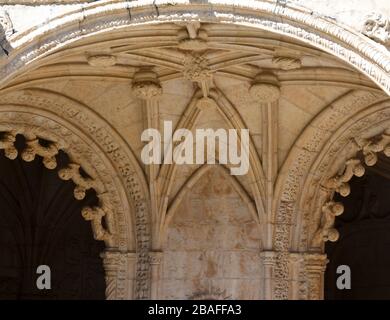 9 marzo 2020, Lisbona, Portogallo: Il monastero e i chiostri del Mosteiro dos JerÃ³nimos nella parrocchia di BelÃ©m di Lisbona, Portogallo, sono imponenti opere di architettura Manueline. Foto 9 e 11 marzo 2020. (Credit Image: © Mark Hertzberg/ZUMA Wire) Foto Stock