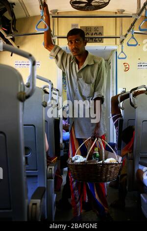 Fornitore in treno Foto Stock