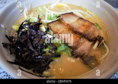 Ciotola di tonkotsu Ramen a Tokyo, Honshu, Giappone Foto Stock