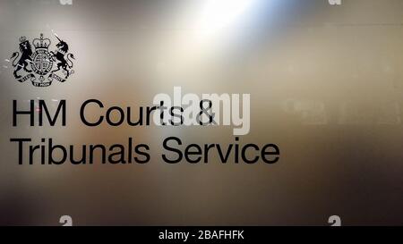 HM Courts e Tribunals Service. Il segno, il logo e lo stemma dell'agenzia esecutiva del Ministero della Giustizia del Regno Unito. Foto Stock