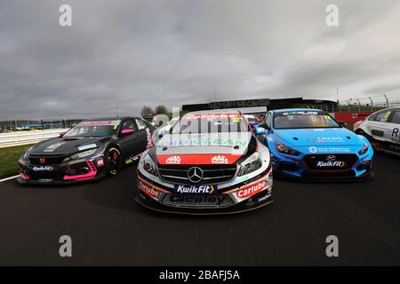 Tom Chilton (GBR) - BTC Racing Honda Civic Type R, Daniel Rowbottom (GBR) - Carlube Triple R Racing con Cataclean e Mac Tools Mercedes-Benz CLASSE a Foto Stock