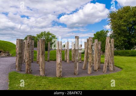 Tombe di tumulo di passaggio neolitico di Knowth in Boyne Valley, Irlanda Foto Stock