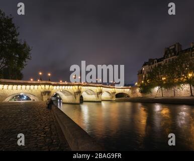 Pont Neuf tra Île de la Cité e la riva sinistra della Senna, Parigi, Francia Foto Stock
