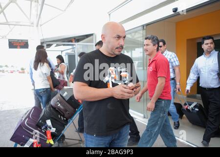 Lupillo Rivera en el Aeropuerto de Hermosillo, sonora Foto Stock